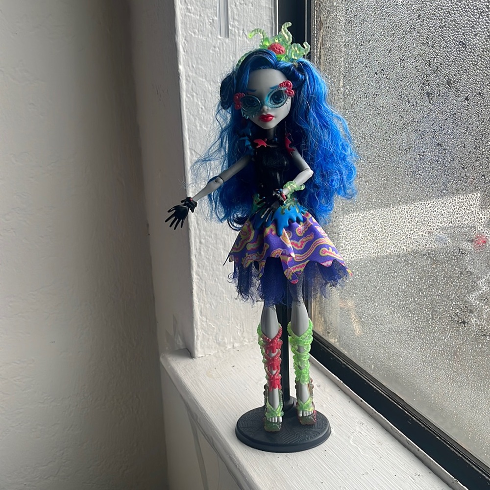 Monster high sweet screams ghoulia doll